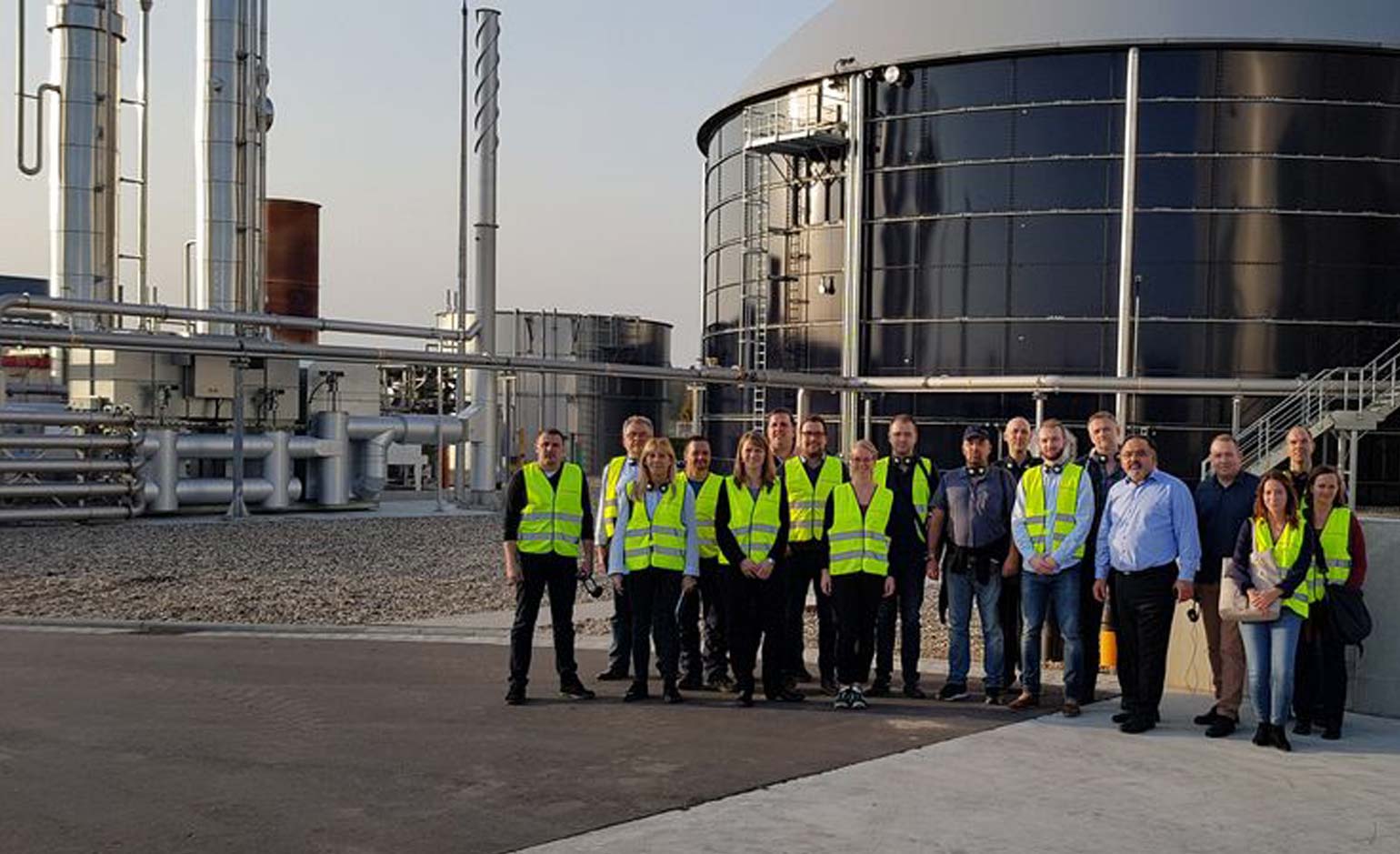serbische Delegation besucht die Biogas Anlage von revis in Gommern